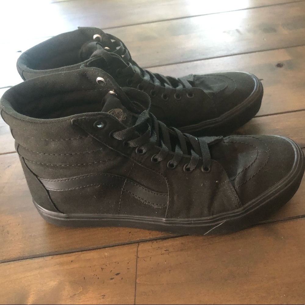 Black high top VANS size men’s 9.5 women’s 11